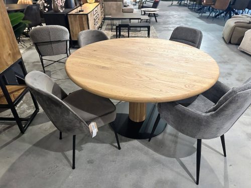 Eiken eettafel rond, elegante middenpoot *SHOWMODEL*