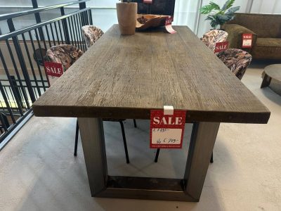 Eiken verouderd Rail eettafel, 6cm opgepikt  *SHOWMODEL*